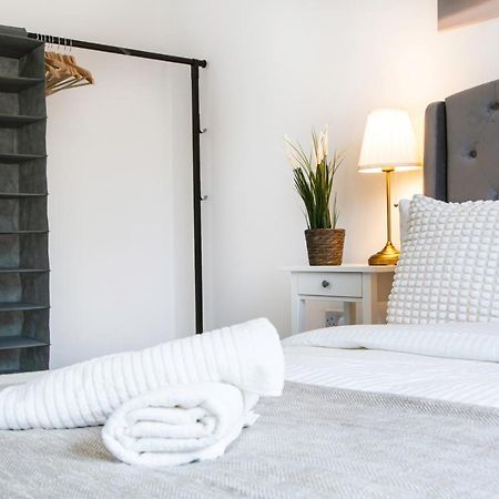 Cozy Townhouse In The Heart Of Greater Manchester Villa Eksteriør bilde