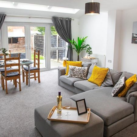 Cozy Townhouse In The Heart Of Greater Manchester Villa Eksteriør bilde