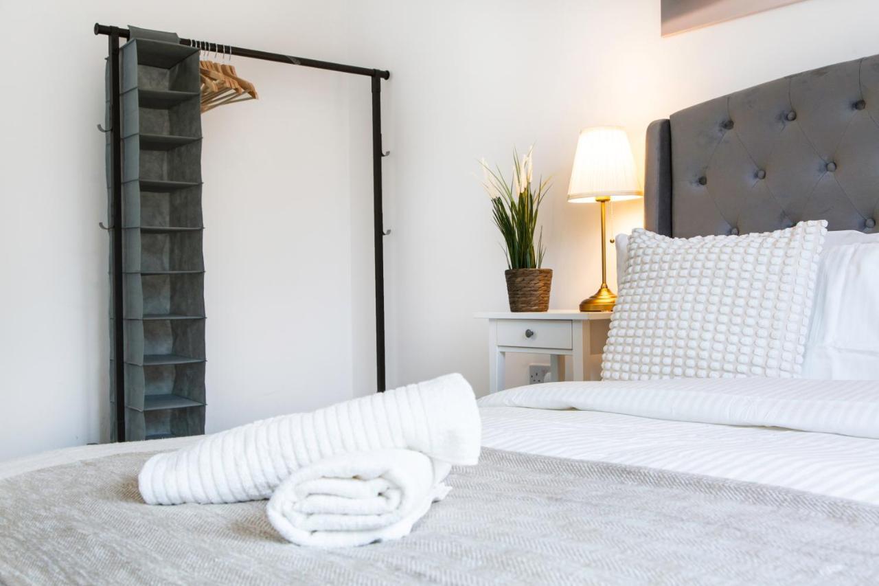 Cozy Townhouse In The Heart Of Greater Manchester Villa Eksteriør bilde