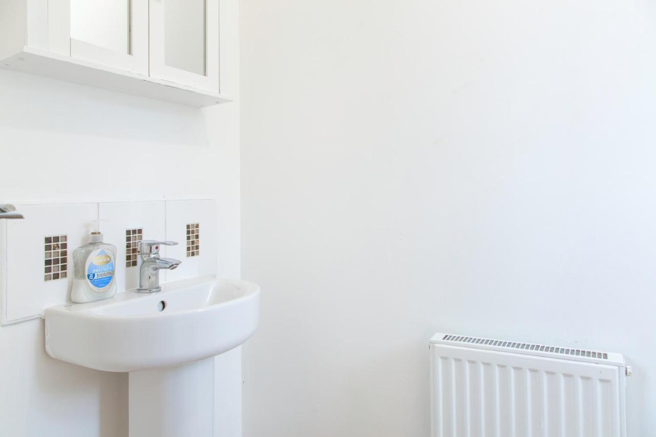 Cozy Townhouse In The Heart Of Greater Manchester Villa Eksteriør bilde