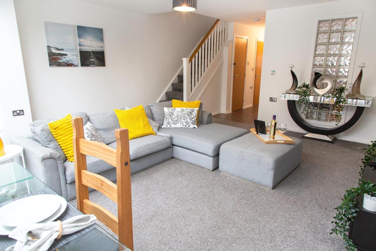 Cozy Townhouse In The Heart Of Greater Manchester Villa Eksteriør bilde