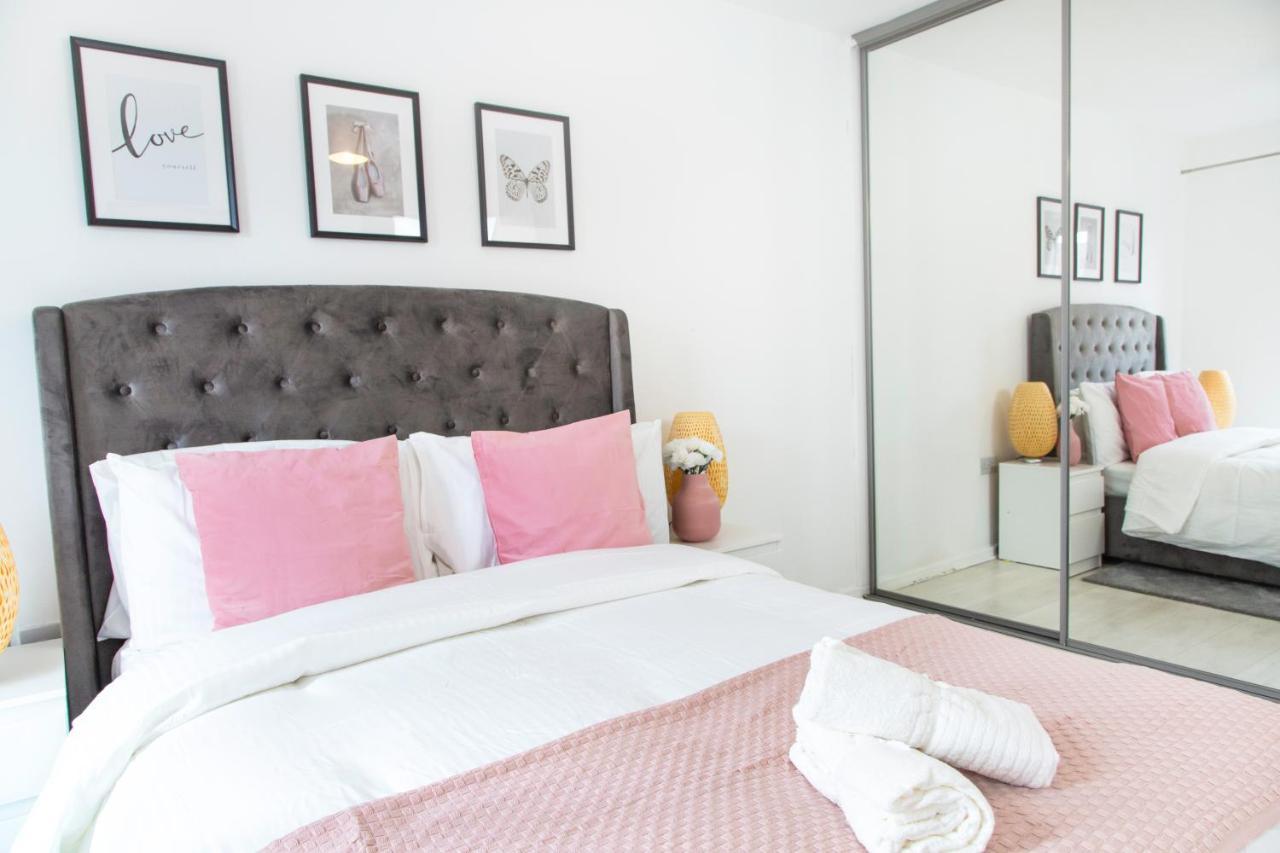 Cozy Townhouse In The Heart Of Greater Manchester Villa Eksteriør bilde