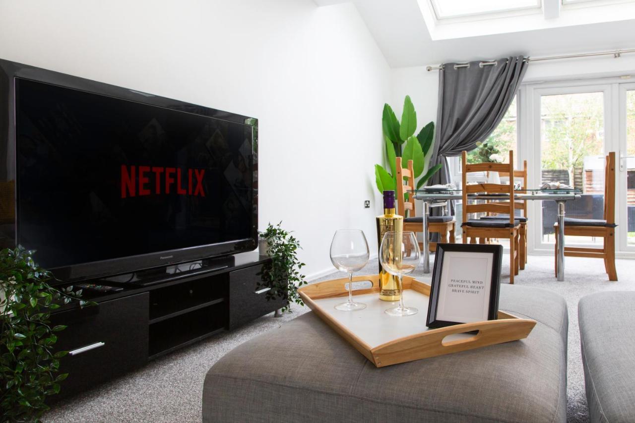 Cozy Townhouse In The Heart Of Greater Manchester Villa Eksteriør bilde