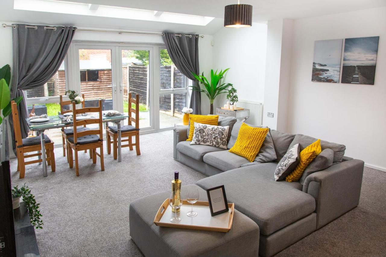 Cozy Townhouse In The Heart Of Greater Manchester Villa Eksteriør bilde