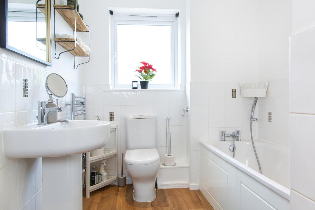 Cozy Townhouse In The Heart Of Greater Manchester Villa Eksteriør bilde