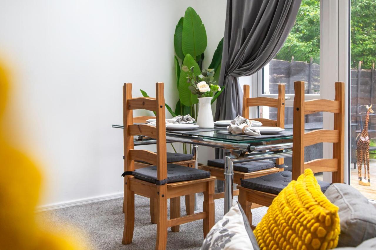 Cozy Townhouse In The Heart Of Greater Manchester Villa Eksteriør bilde