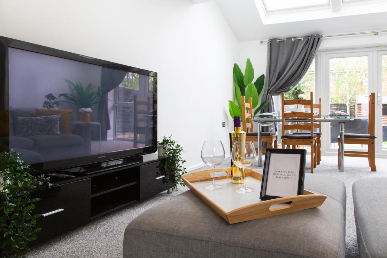 Cozy Townhouse In The Heart Of Greater Manchester Villa Eksteriør bilde