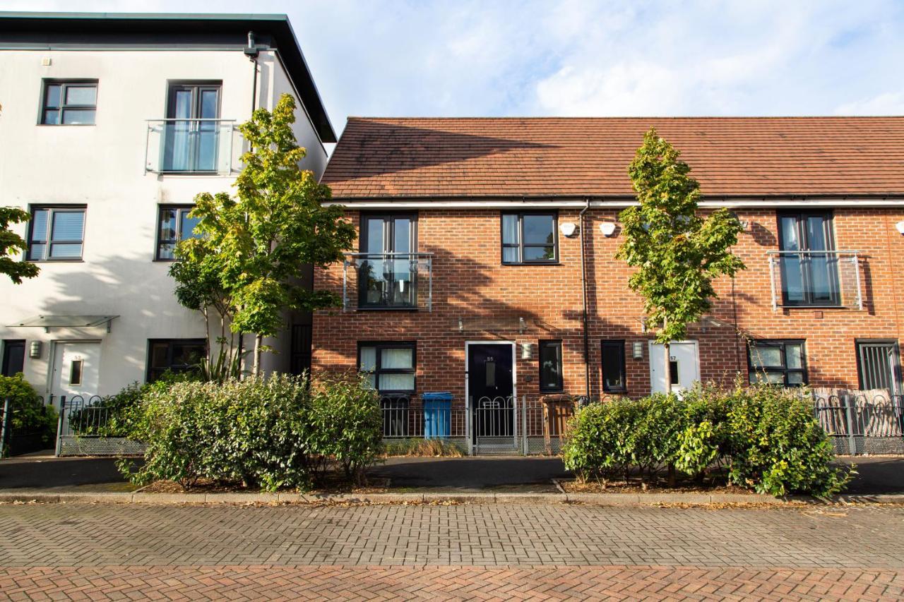 Cozy Townhouse In The Heart Of Greater Manchester Villa Eksteriør bilde